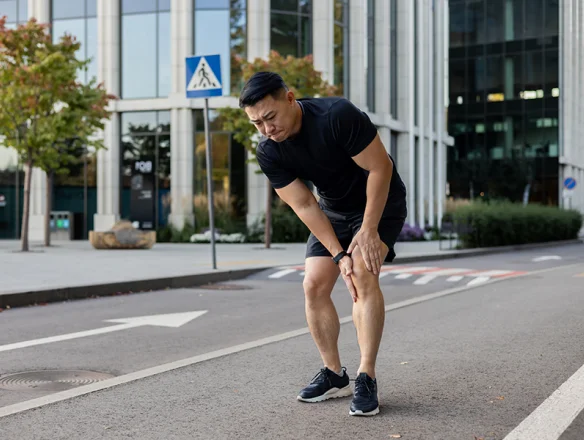 man with MCL knee injury from running