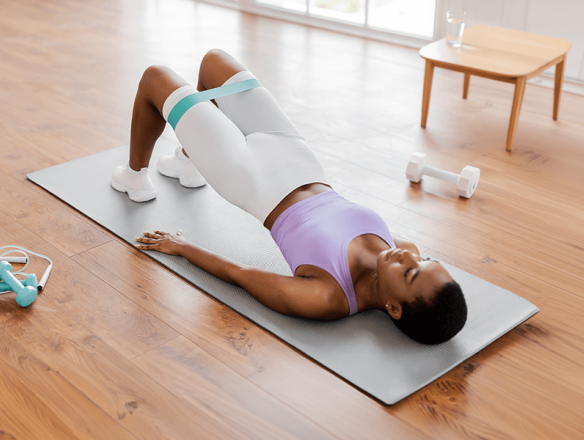 woman performing Patellofemoral pain syndrome exercises