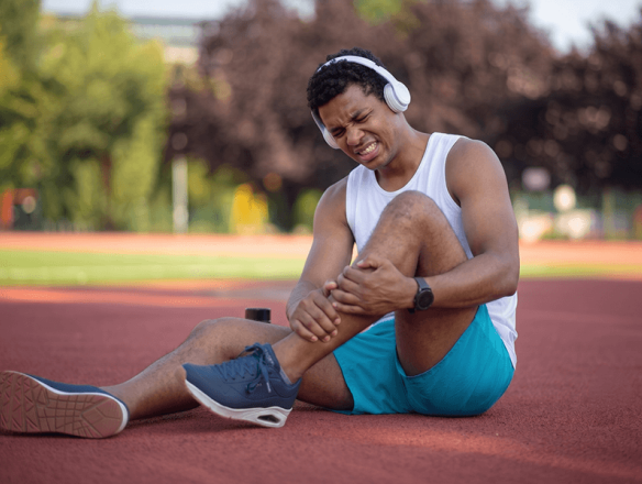 man with shin splint pain while running 